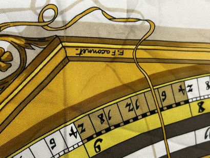 HERMÈS Paris 
Carré en twill de soie imprimée...