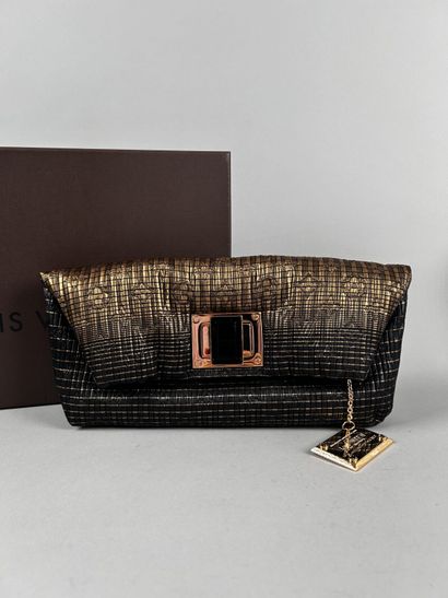 LOUIS VUITTON 
Pochette Altair en toile satinée...