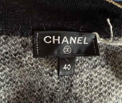 CHANEL 
Twinset en alpaga marbré camélia...