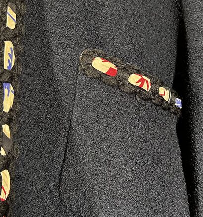 CHANEL boutique
Tailleur en tweed marine...