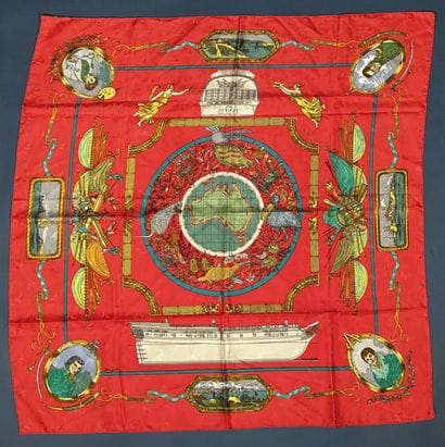 HERMÈS Paris 
Carré en twill de soie imprimée...