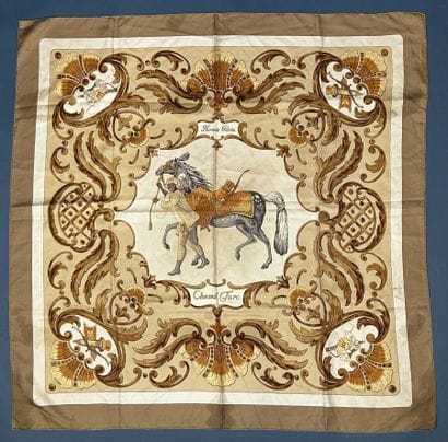 HERMÈS Paris 
Carré en twill de soie imprimé...