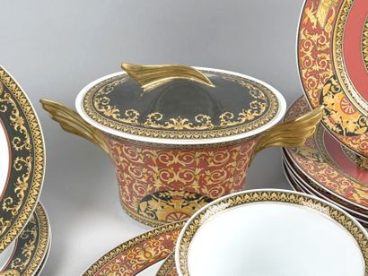 VERSACE - Medusa
Partie de service en porcelaine...