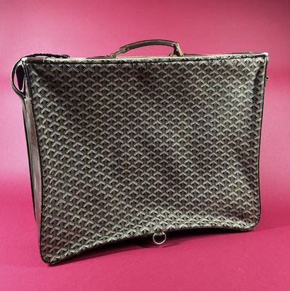 GOYARD 
Valise porte-habit pliable chiffrée...