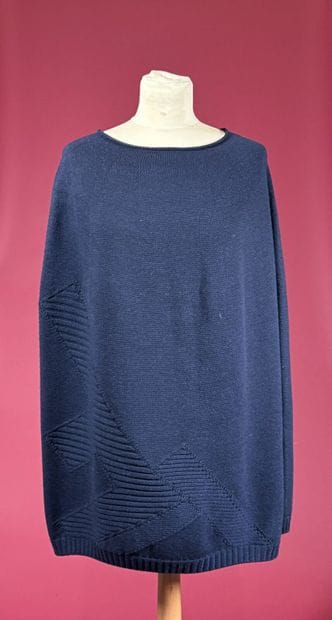 FENDI 
Cape en laine marine légèrement chinée...