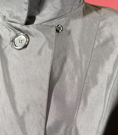 YVES SAINT LAURENT
Imperméable en polyester...