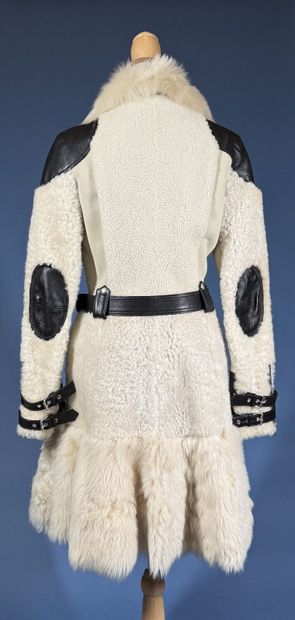 ALEXANDER McQUEEN
Manteau en peau lainée...