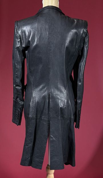 ANN DEMEULEMEESTER 
Veste 7/8e en cuir noir,...
