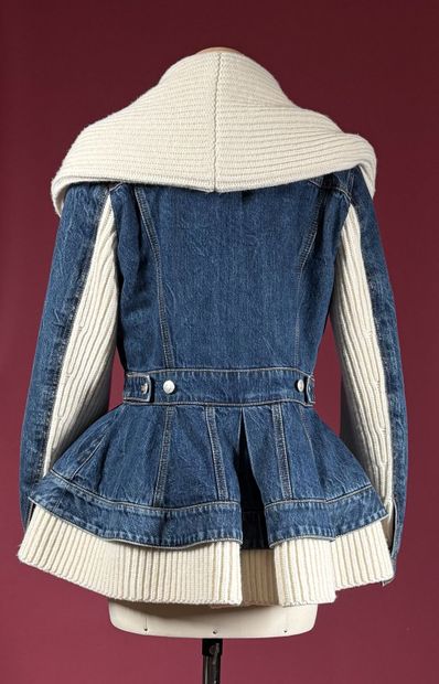 ALEXANDER McQUEEN 
Veste en denim brut à...