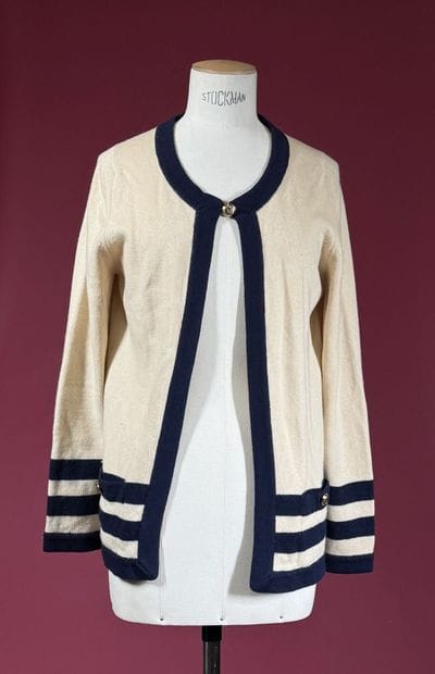 CHANEL 
Cardigan bicolore en cachemire ivoire/marine,...