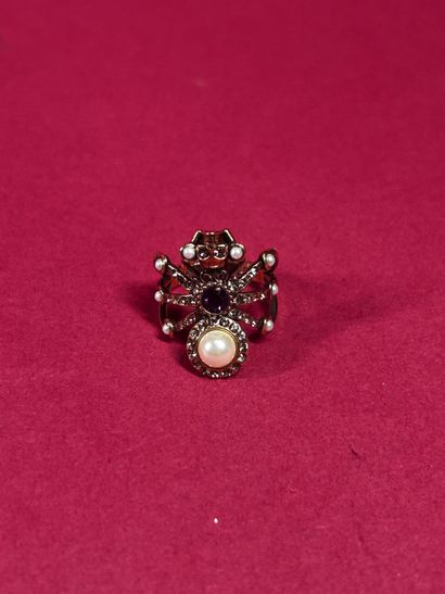ALEXANDER McQUEEN 
Parure en métal doré découpée...