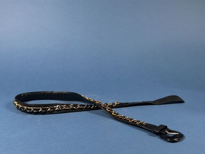 CHANEL 
Ceinture en cuir marine rehaussé...