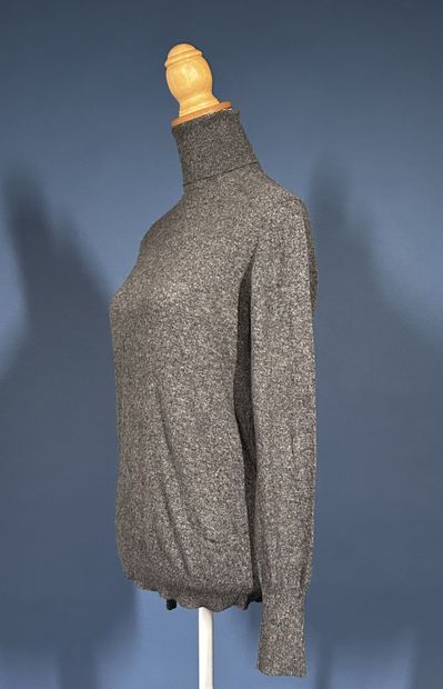 HERMÈS Paris
Pull à col roulé en cachemire...