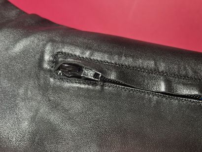 CHANEL Identification
Paire de bottes plates...