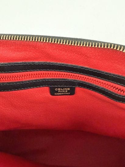 CÉLINE
Sac en cuir grainé noir, fermeture...
