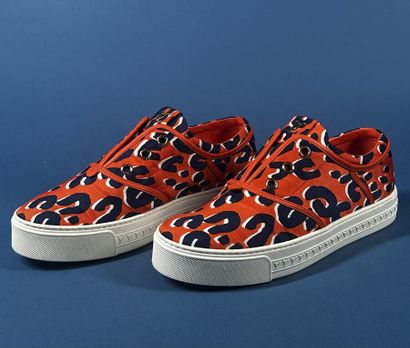 LOUIS VUITTON
Paire de baskets basse sans...