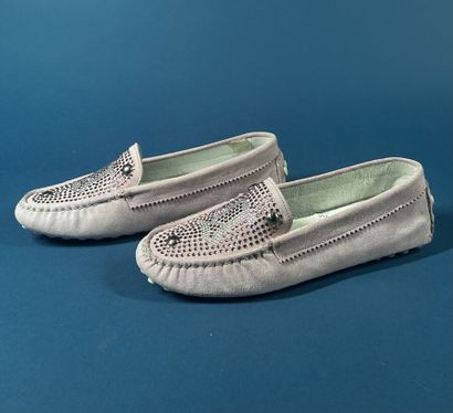 GALLIANO
Paire de mocassins en daim rose,...