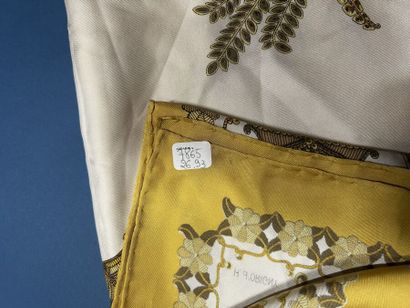 HERMÈS Paris 
Carré en twill de soie imprimée...
