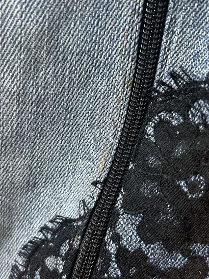 DOLCE GABBANA 
Paire de bottines en denim...