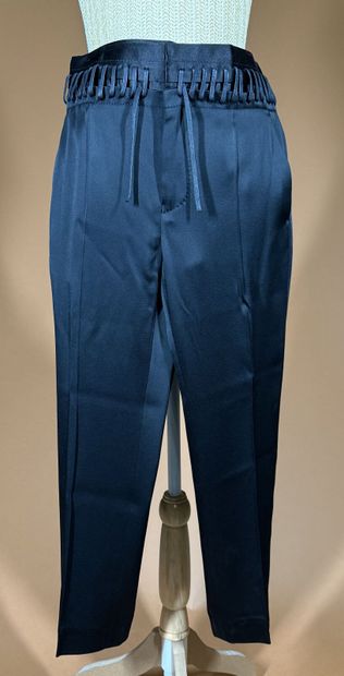 HAIDER ACKERMANN
Ensemble en velours frappé,...