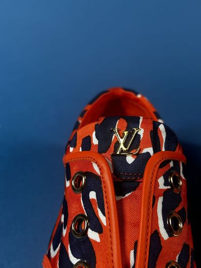 LOUIS VUITTON
Paire de baskets basse sans...