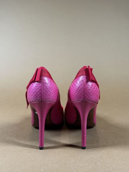 LANVIN
Paire d'escarpins en cuir python rose,...