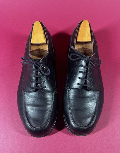 J. M. WESTON 
Paire de derby golf en cuir...