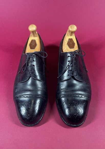 J. M. WESTON 
Deux paires de derby homme...