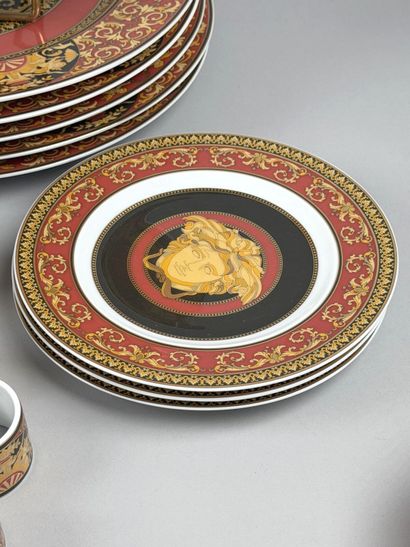 VERSACE - Medusa
Partie de service en porcelaine...