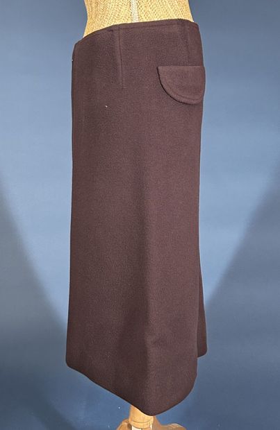 GRES 
Tailleur en drap aubergine composé...