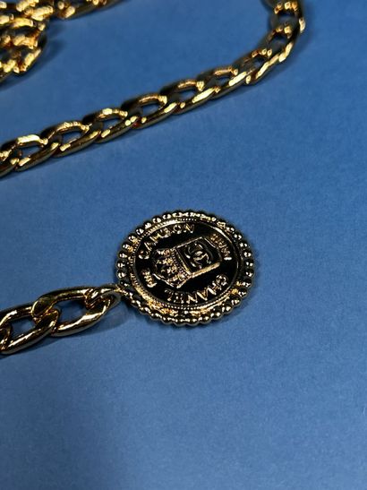 CHANEL
Ceinture chaîne en métal doré à trois...