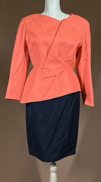 THIERRY MUGLER 
Veste en laine peignée orange,...