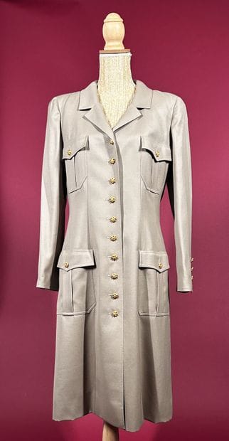 CHANEL BOUTIQUE, automne 1996
Robe manteau...
