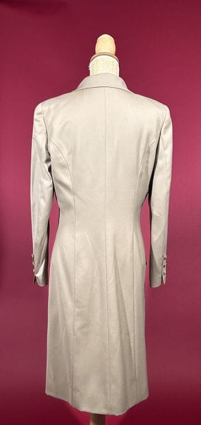 CHANEL BOUTIQUE, automne 1996
Robe manteau...