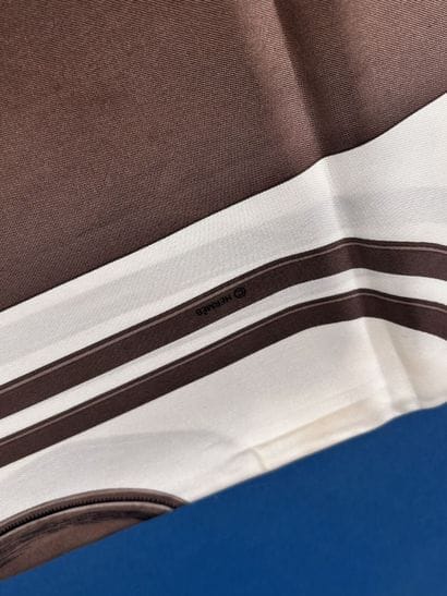 HERMÈS Paris
Carré en twill de soie imprimé,...