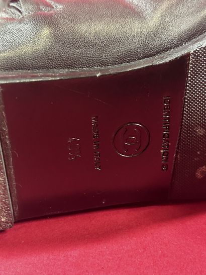 CHANEL Identification
Paire de bottes plates...