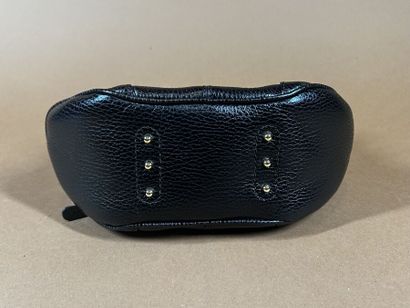 TOD'S 
Petit sac en cuir grainé marron à...