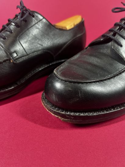 J. M. WESTON 
Paire de derby golf en cuir...