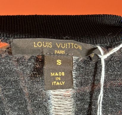 LOUIS VUITTON 
Robe longue pull en mailles...