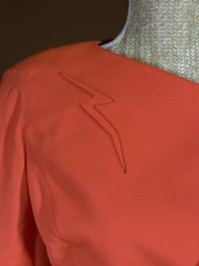 THIERRY MUGLER 
Veste en laine peignée orange,...