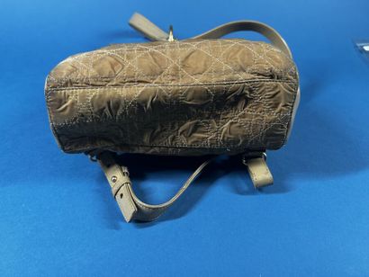 CHRISTIAN DIOR
Petit sac à dos en toile matelassée...