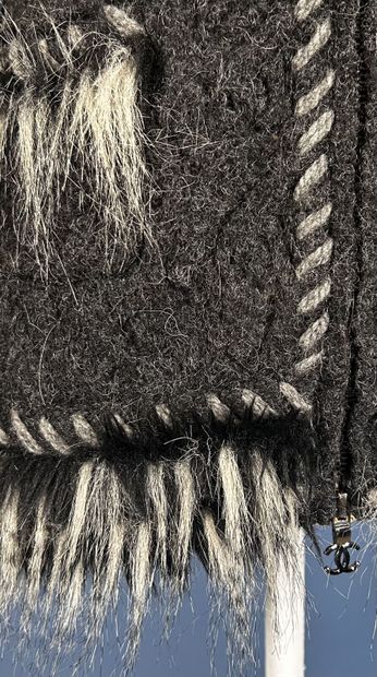 CHANEL 
Gilet en alpaga et cachemire anthracite...