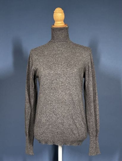 HERMÈS Paris
Pull à col roulé en cachemire...