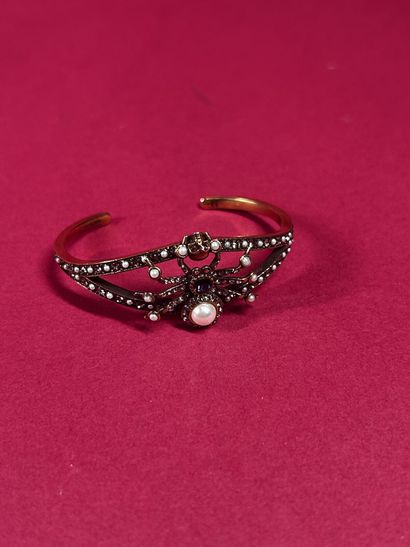 ALEXANDER McQUEEN 
Parure en métal doré découpée...