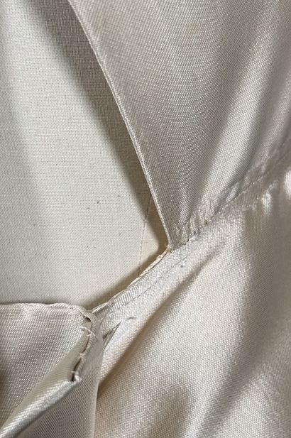 PIERRE BALMAIN Boutique 
Robe longue en soie...