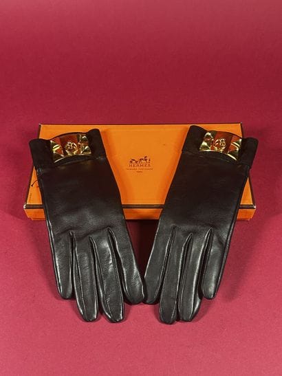 HERMÈS Paris, Made in France 
Paire de gants...