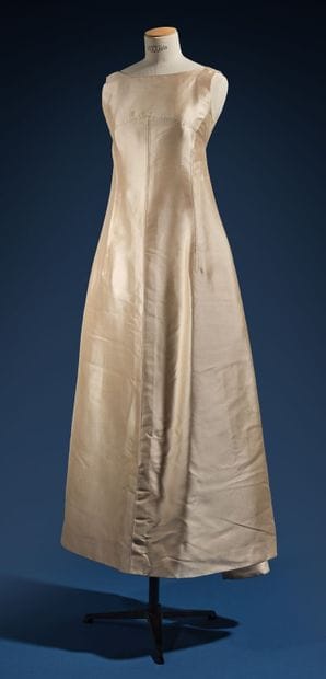 PIERRE BALMAIN Boutique 
Robe longue en soie...