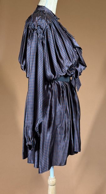 LANVIN Hiver 2010 
Robe mi-longue en satin...