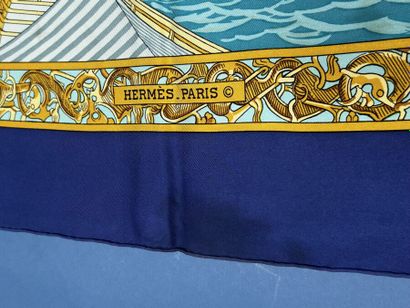 HERMÈS Paris 
Carré en twill de soie imprimée...