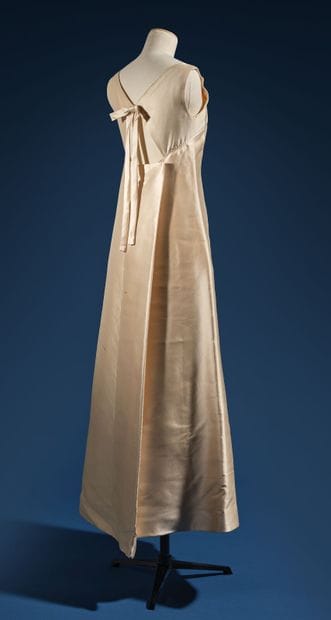PIERRE BALMAIN Boutique 
Robe longue en soie...